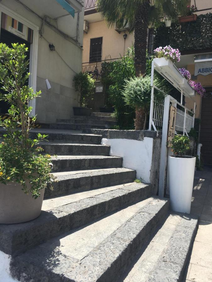 Corallo Holiday House Acitrezza Aci Trezza Zewnętrze zdjęcie